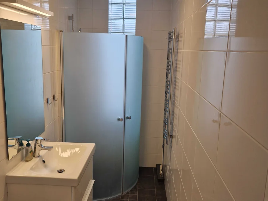 Badrum i modern tvåa på Vattugatan 4 i Halmstad