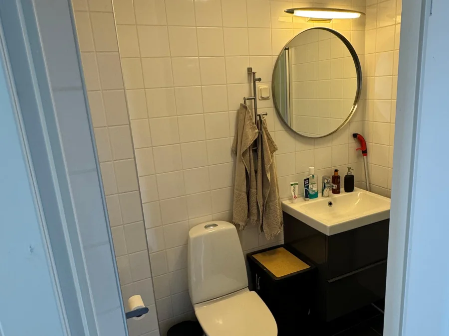 Badrum i modern etta på Vattugatan 4 i Halmstad