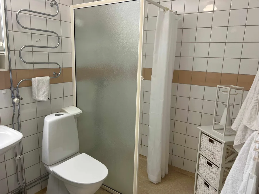 Badrum i mysig trea på Hantverksgatan i Halmstad