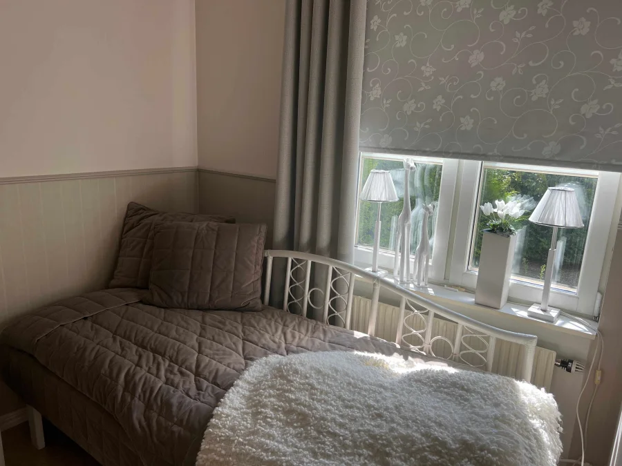 Soffa i mysig trea på Hantverksgatan i Halmstad