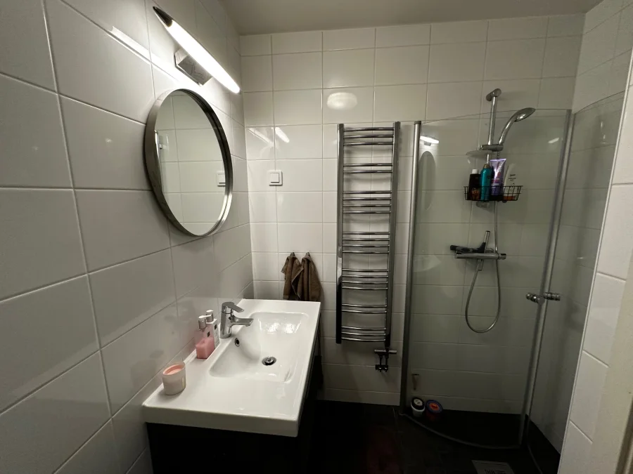 Renoverat badrum i modern etta på vattugatan 4 i Halmstad